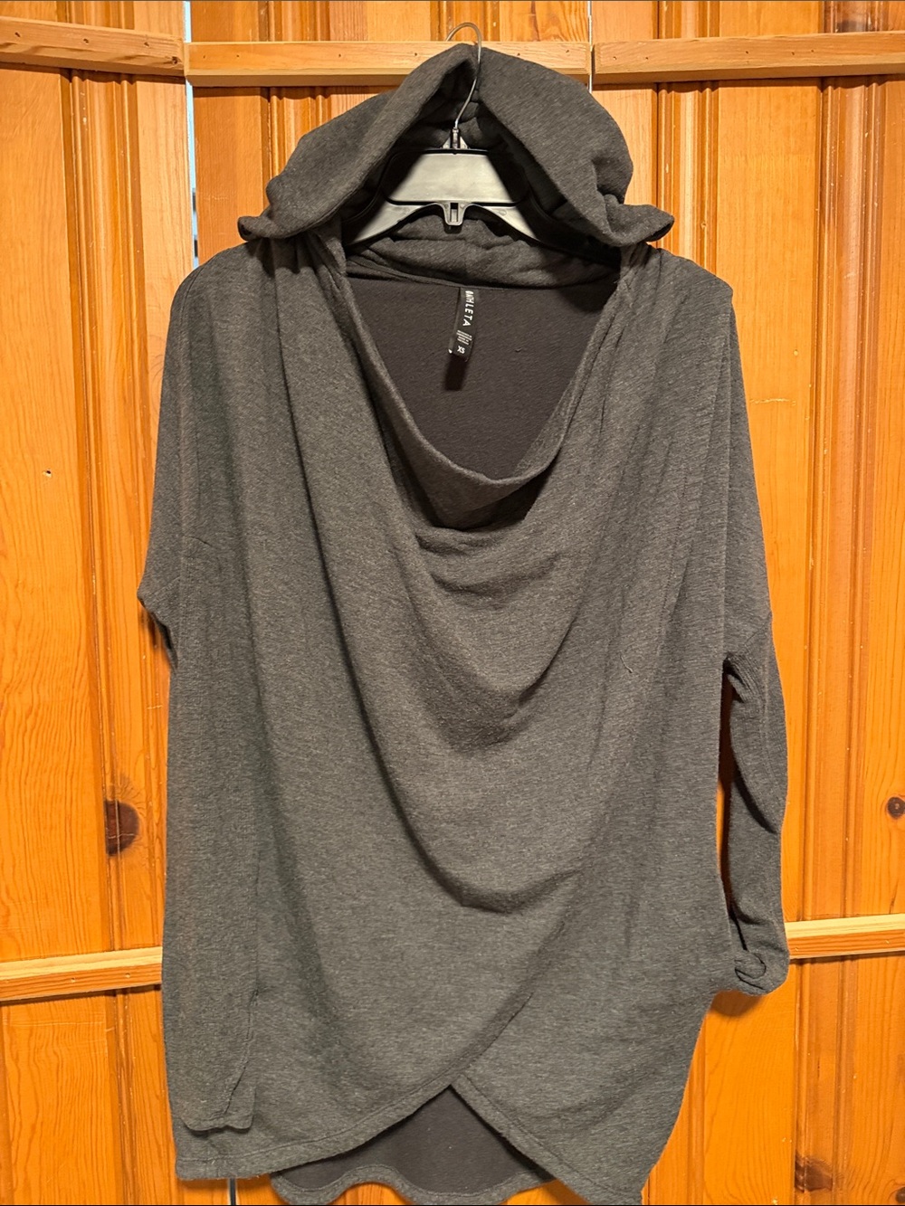 Athleta Charcoal Draped Hooded Tunic extra small, but fits like a large pockets